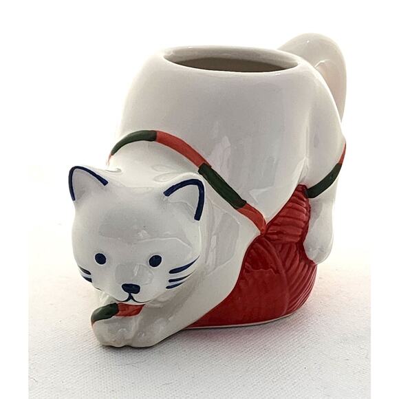 MUG-WONDERSHOP AT TARGET-White Cat-Playful-Ball of Red Yarn-Holds 12 oz/1.5 Cups - Picture 6 of 11